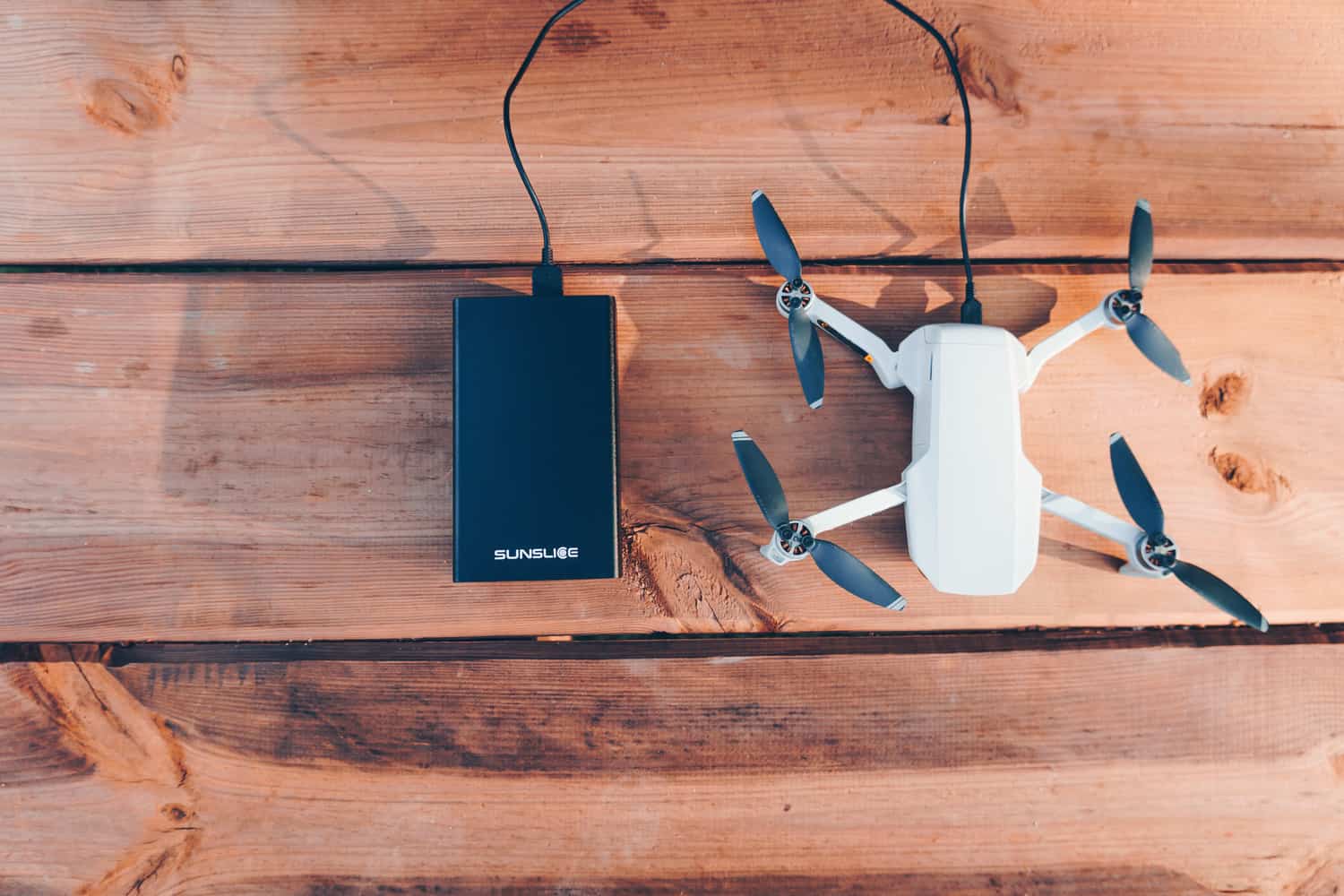 gravity40 portable laptop charger un drone par le haut