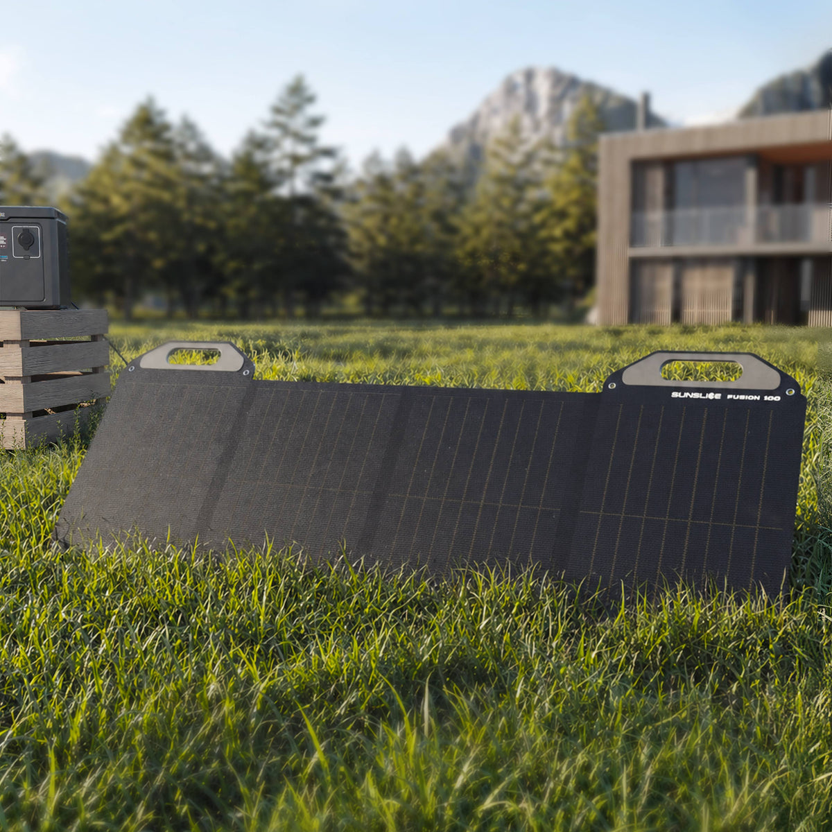 Fusion 100 - Foldable and Portable Solar Panel