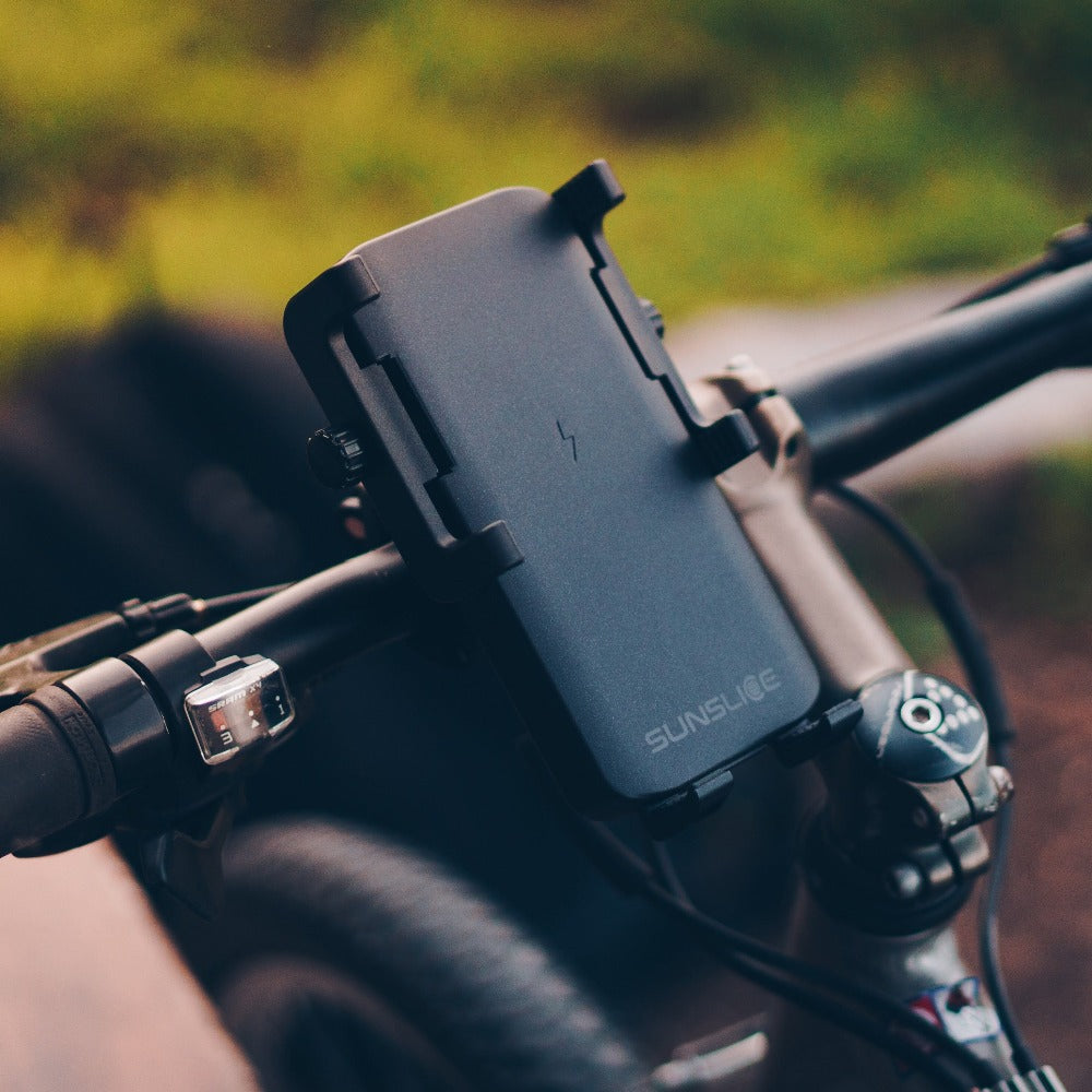 Bike and motorbike phone mount with integrated powerbank